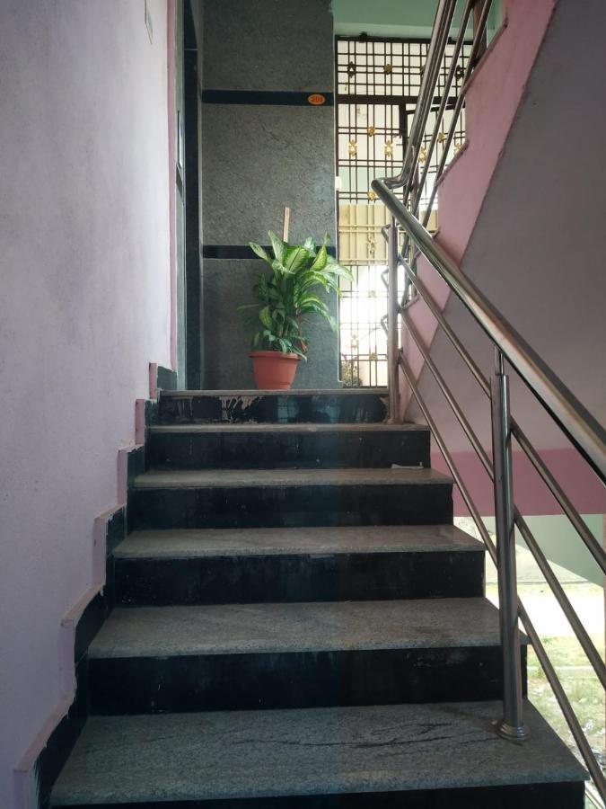 SLS Homestay: Luxury AC Apartments Near Tirumala with Modern Amenities Tirupati Exterior photo