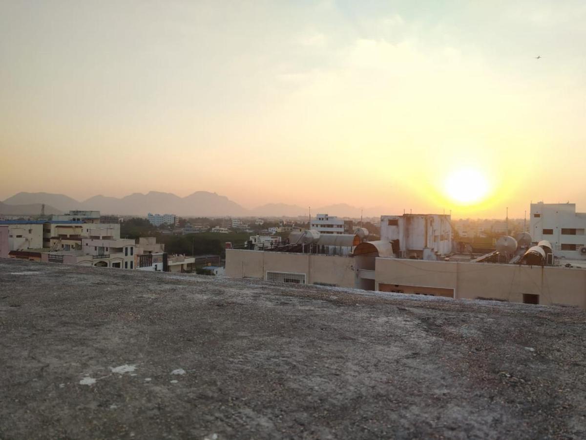 SLS Homestay: Luxury AC Apartments Near Tirumala with Modern Amenities Tirupati Exterior photo