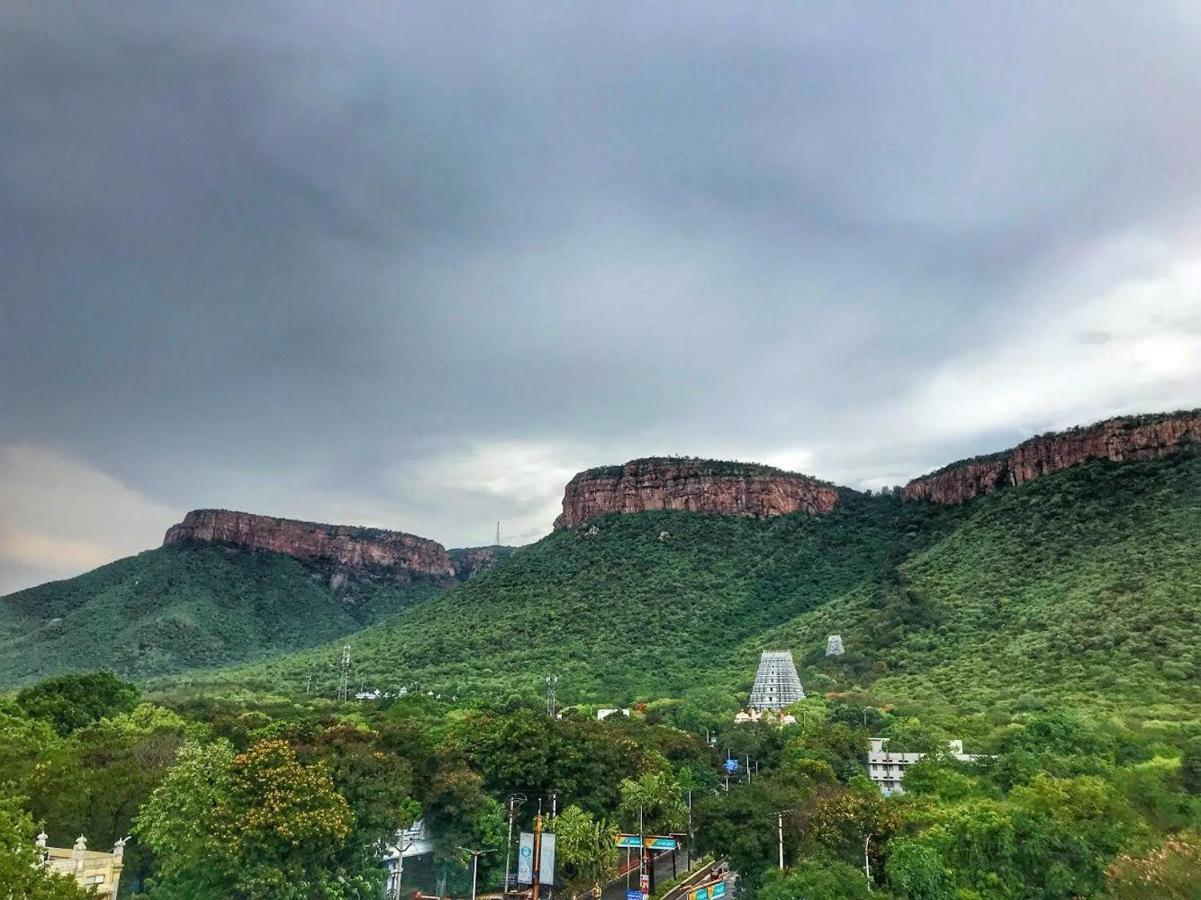 SLS Homestay: Luxury AC Apartments Near Tirumala with Modern Amenities Tirupati Exterior photo